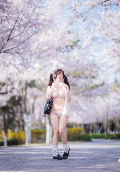 异国女郎在巴黎电影